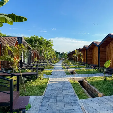 Mini Vangvieng Resort Отели рядом с достопримечательностью «Храм Kang»