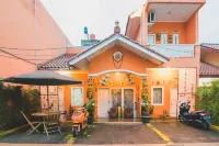 RedDoorz Syariah Near Margahayu Raya