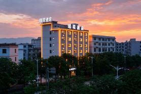 Qiyan Smart Hotel (Guilin High-Speed Railway North Station)
