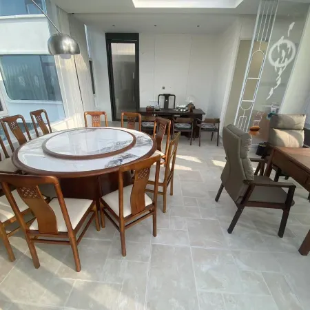 Waiting for the Wind Homestay at Xiangyang OCT Fantasy Resort。