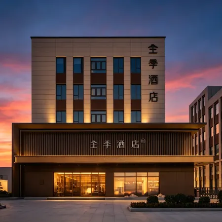 Full Season Hotel (Xinxiang Economic Development Zone Pingyuan Lake Park Branch)