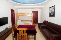 Zhongdu Jixiang Sanbao Yingpan Hotel - parking