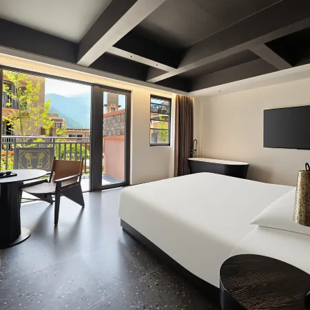 Phoenix Homestay Collection · Linyin Courtyard (China Ancient Qiang City)