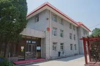 Beidaihe Kailuan Jinshan Recreation Center Hotels in East Beach. Biluota Bar Park
