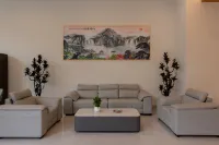 Qinlan Homestay (Mangshi Square) - 2-Star