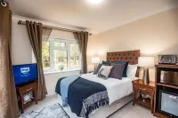 Trivelles Waterhall Country Gatwick Hotel & Airport Parking - parking
