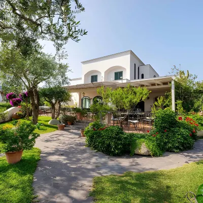 Hotel Boutique Ideal Hotels near Cava dell' Isola Beach