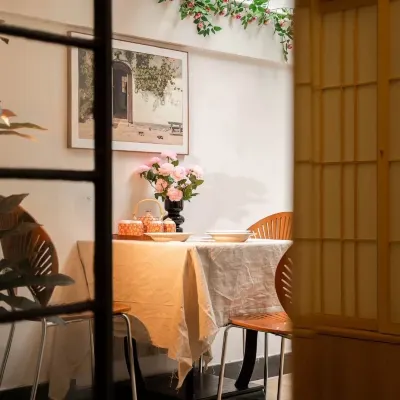 Last Night Homestay Shanghai Nanjing West Road Hotels near Westgate Mall