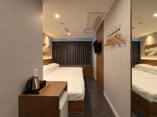 BaseMyeongdong Hotel artnouveau cemtum - Inns