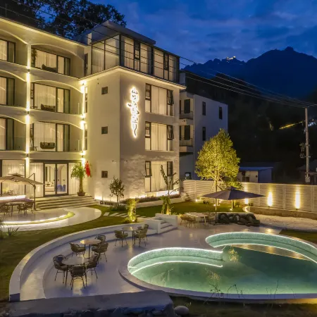 Huangchuan Laojun Mountain Shanhai Legend Wangyue Homestay (Laojunshan Yunjing Cableway Branch)
