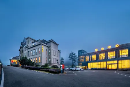 Swanburg Resort Hotel Отели рядом с достопримечательностью «Houwanggu Sceneic Area»