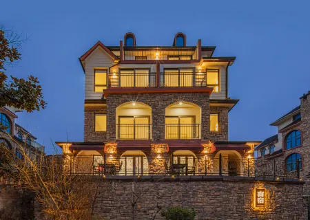 Xisu B&B Отели рядом с достопримечательностью «Three Natural Bridges»