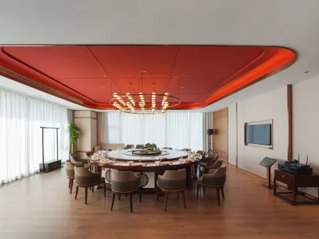 MAISON NEW CENTURY SHANGHAI FENGXIAN Отели рядом с достопримечательностью «Shanghai Wanfo Pavillon»