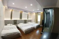 Red Moon Hotel