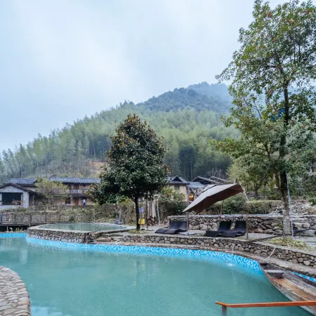 Floral Hotel · Quzhou Yueming Cangwu Hotel  (Ziweishan National Forest Park Branch)