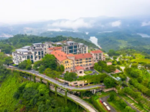 โรงแรม CTG อารันยา ดรากอน เลค คิง