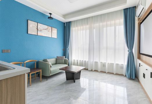 Maple Leaf Hotel 전망