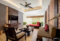 Villa Kayu Raja