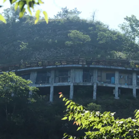 Longnan Huaqiqi Cliff Homestay