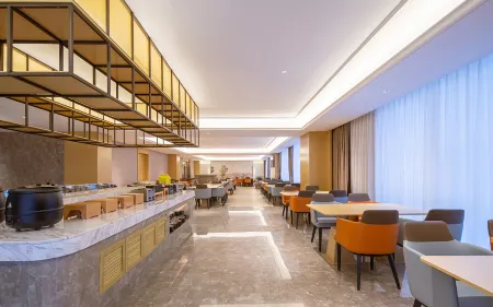 Vienna International Hotel (Yinzhu Metro Station, West Coast, Qingdao) Отели рядом с достопримечательностью «Lingshanwan Seaside Park»