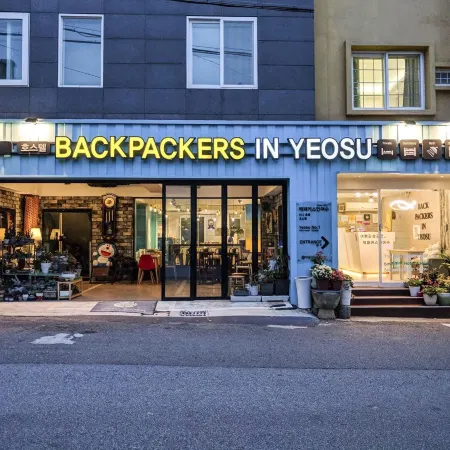 Backpackers in Yeosu