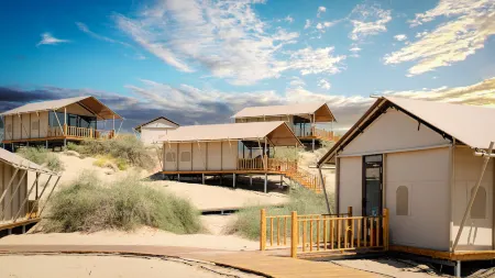 Tukai Desert Luxury Hotel Отели в г. Хочен