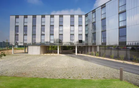 Appart Hotel Odalys City Toulouse Blagnac Aéroport Отели рядом с достопримечательностью «Ailes Anciennes Toulouse»