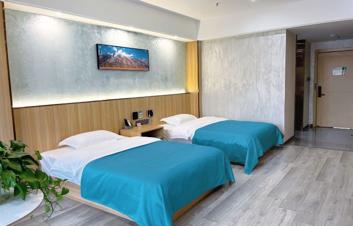 Shuju Business Hotel (Yining Railway Station)