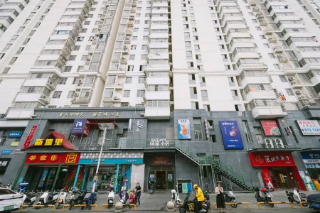 Jinsheng apartment Отели рядом с достопримечательностью «Jiangxi University of Science and Technology (Wuhu Campus)»