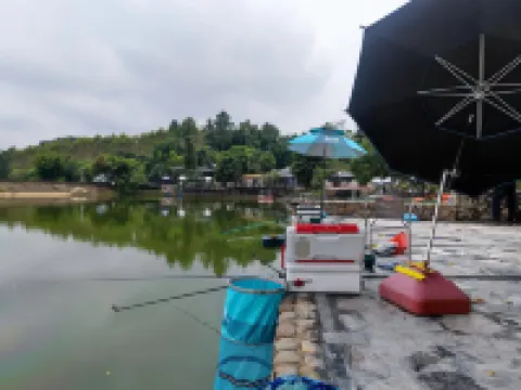 Automobile Inn Fishing base