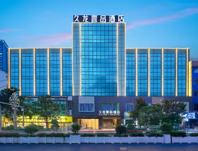 Jiulong Yipin Hotel (Zhijin Ancient City Pedestrian Street)