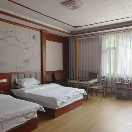 Deqin Fuyuan Business Hotel