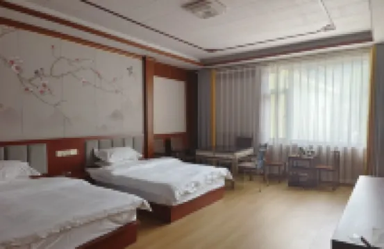 Deqin Fuyuan Business Hotel