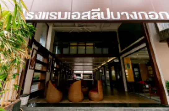 スリープ バンコク サトーン Sky Villas周辺のホテル