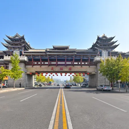 Lingshi Elegant Restaurant Hotel (Beijing Water Cube Olympic Sports Center Subway Station) Отели рядом с достопримечательностью «Станция Olympic Green»