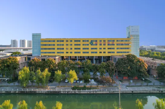 Vienna Hotel (Suzhou Industrial Park, Yangcheng Lake, Fashion Stage) Hotels in Suzhou