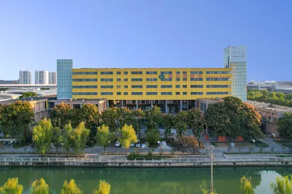 Vienna Hotel (Suzhou Industrial Park, Yangcheng Lake, Fashion Stage)