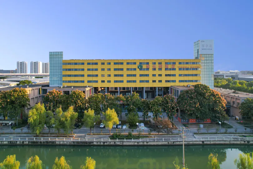 Vienna Hotel (Suzhou Industrial Park, Yangcheng Lake, Fashion Stage)