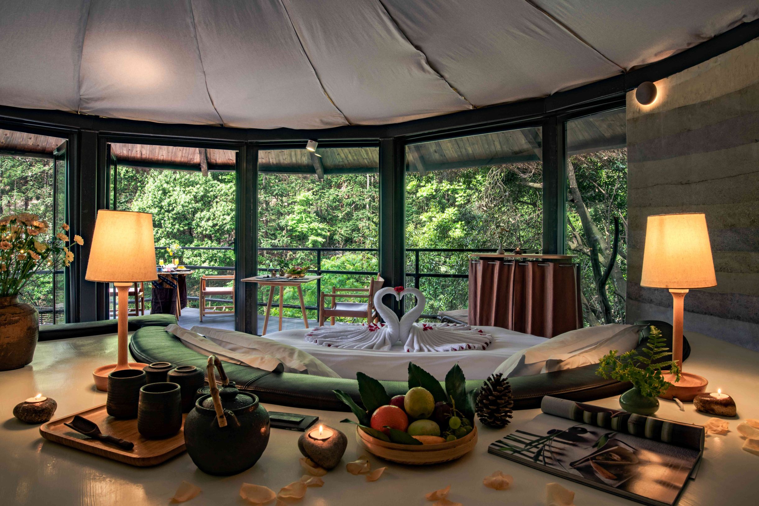 Rammed Earth Hut with round Bed
