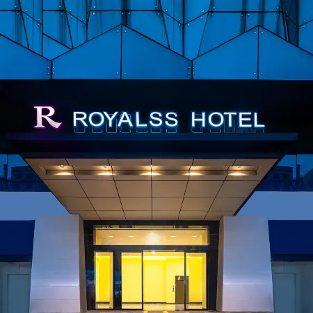 R ROYALSS HOTEL