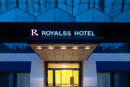 R ROYALSS HOTEL Отели рядом с достопримечательностью «Chengdu Polytechnic Qingyang Campus»