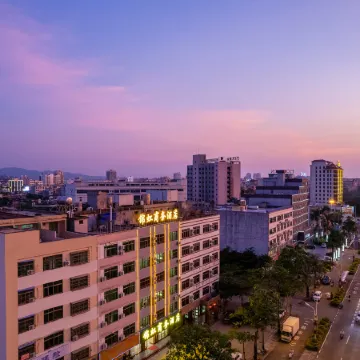 Wanning Jinhong Business Hotel (Huayacheng High-speed Railway Station)