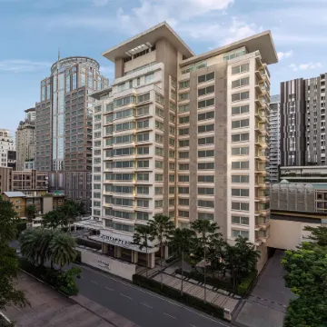 Courtyard by Marriott Bangkok Отели рядом с достопримечательностью «Станция BTS Ратчадамри»
