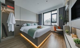 Norman Light Luxury Hotel