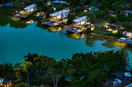 HelloSpace Holiday Planet Space Capsule (Qinglushan Branch) Отели рядом с достопримечательностью «Jinyintan Beach»