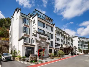 Floral Lux Hotel · Yuelan Mountain Hotel (Huangshan Scenic Area Transfer Center Branch)