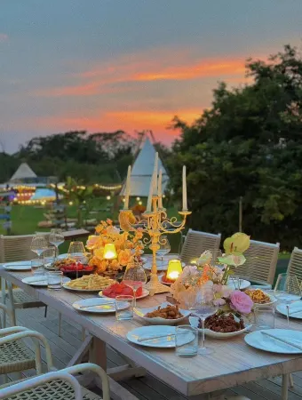 R Art Holiday Hotel Отели рядом с достопримечательностью «Weizhouzhen»