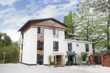 Suyin Inn (Taoxichuan Creative Plaza Sculpture Porcelain Factory Store) Отели рядом с достопримечательностью «CPC Jingdezhen Committee Party School»