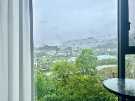 Hefeng Qingqing Xiaoyuan Homestay