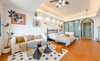 Qihai Yunzhu Scenic Apartment (Qingdao Railway Station Zhongshan Road)